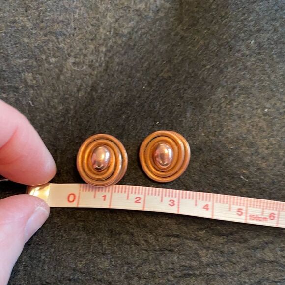 90s Copper Tone Metal Earrings - Picture 3 of 5